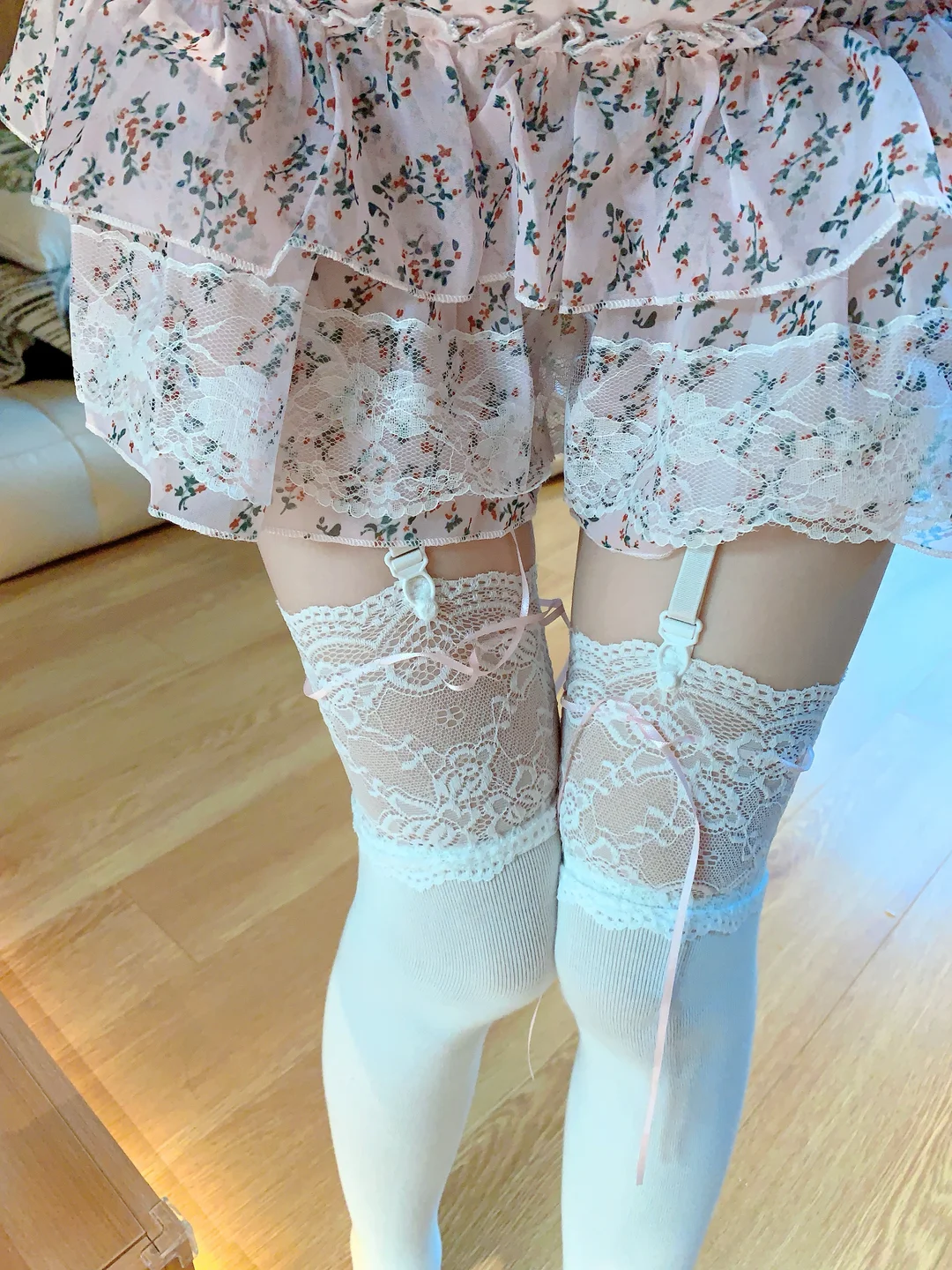 桜桃喵 - 碎花 自拍 [16P-84MB] tg@simisebaisi 【丝足阁】008.webp